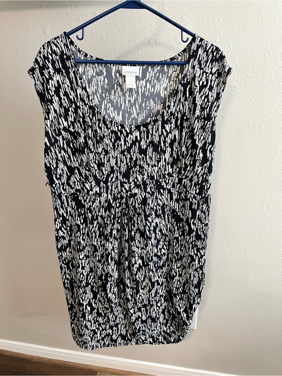 Motherhood Dresses & Skirts - Motherhood Maternity XL Black White Abstract Print Ruched Side Top